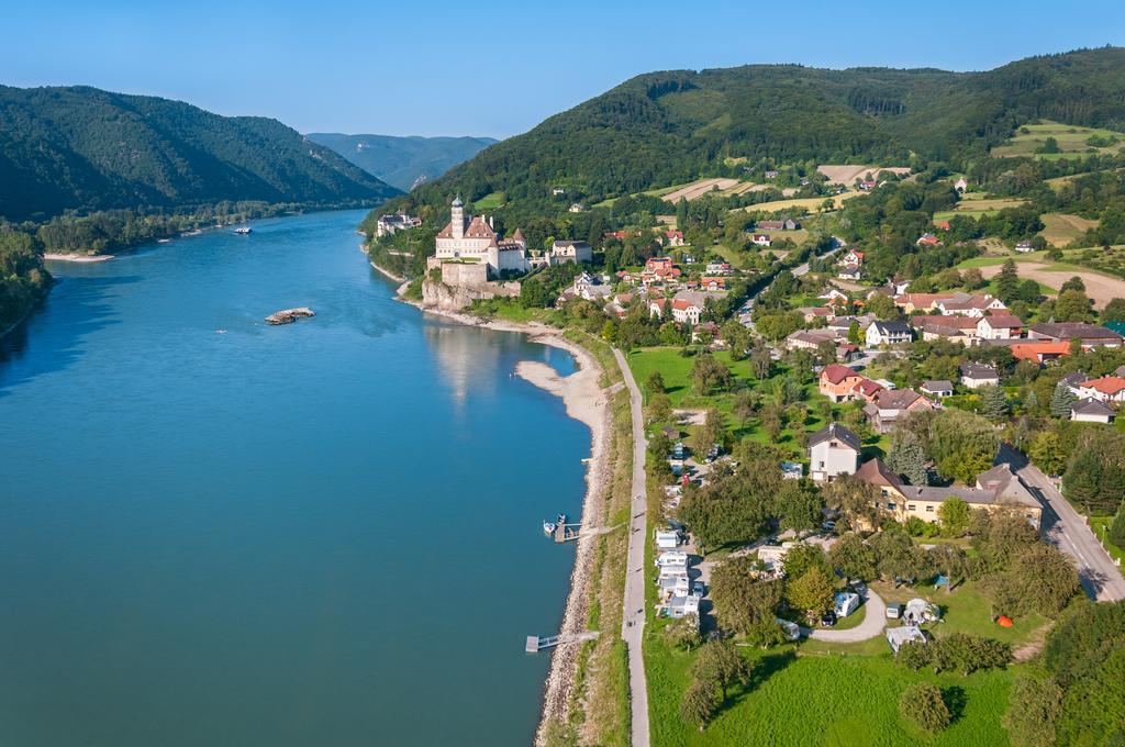 Отель Gasthof-Camping Stumpfer Schonbuhel an der Donau Экстерьер фото