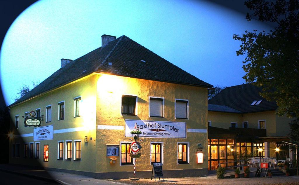Отель Gasthof-Camping Stumpfer Schonbuhel an der Donau Экстерьер фото